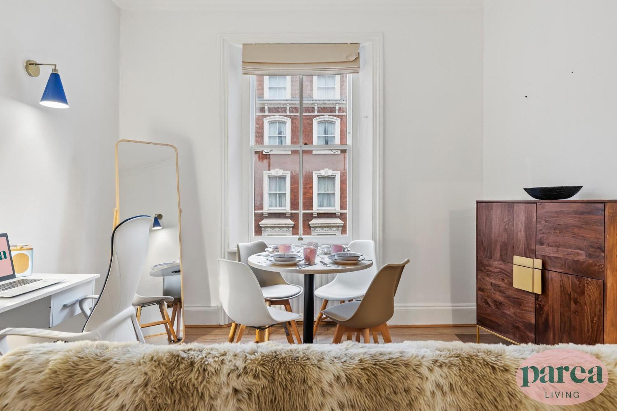 Parea Living - South Kensington, Elegant 1-Bedroom Flat, Wfh Desk London Bagian luar foto